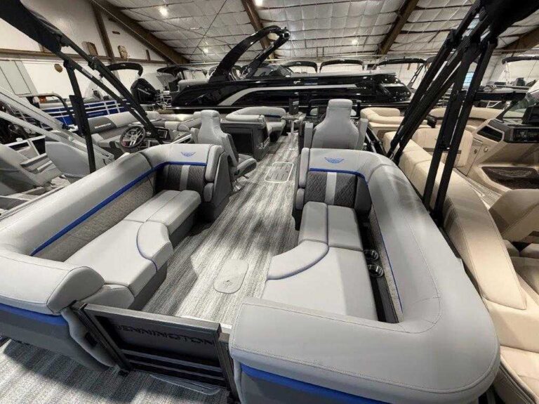 2026 Bennington 22MFB - SPS - Blackout US-ETWC6648J526 [photo 21]